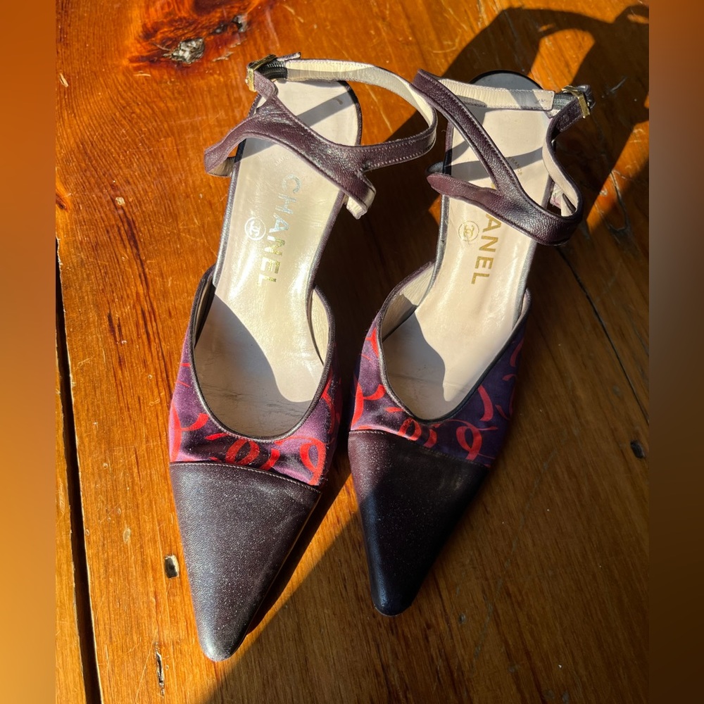 Gorgeous silk and leather CHANEL pumps, gently worn, great condition, size 38